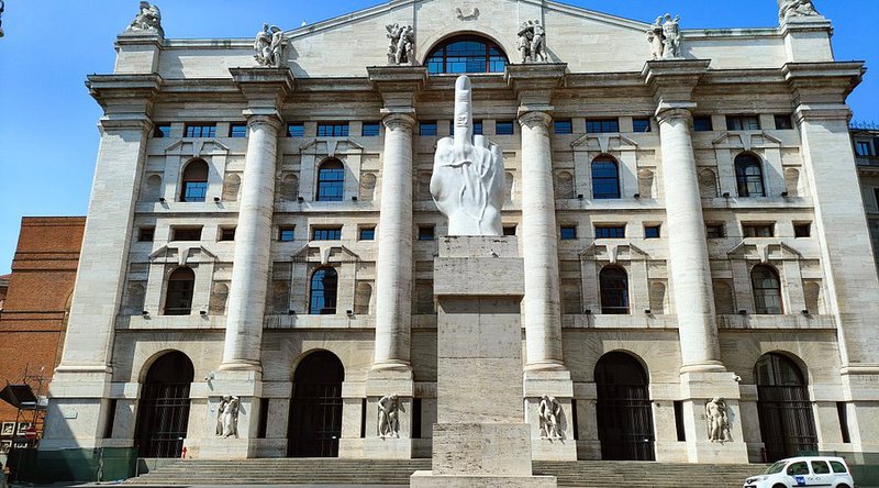 楼兰之谜·低语墙下倒挂的雕像