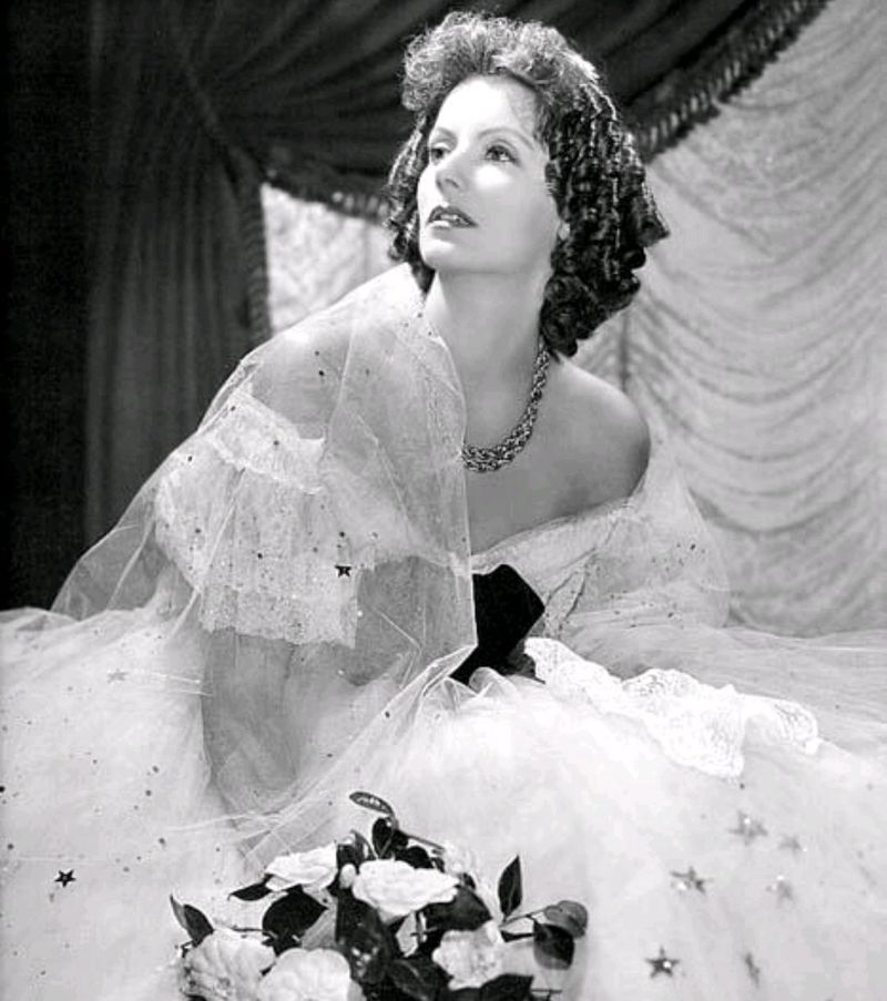 夜幕下的重生与爱？