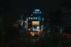 王远的“幽灵”公寓：藏在墙缝里的半生