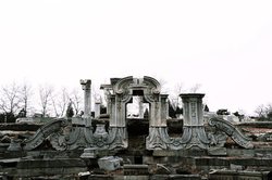 地光古城废墟里的“未知编号”：我挖出的不是砖石，是记忆