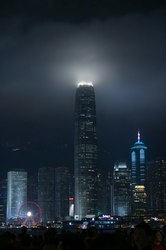 维多利亚港上空的 UFO｜香港人为何对“天外来客”如此着迷？