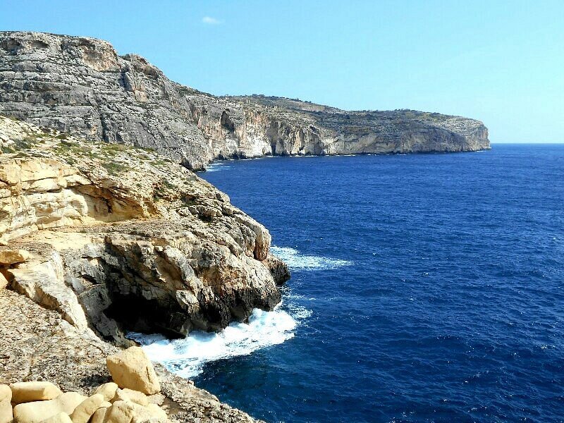 蓝洞之谜：巨型鳞片下的诡异脚步声