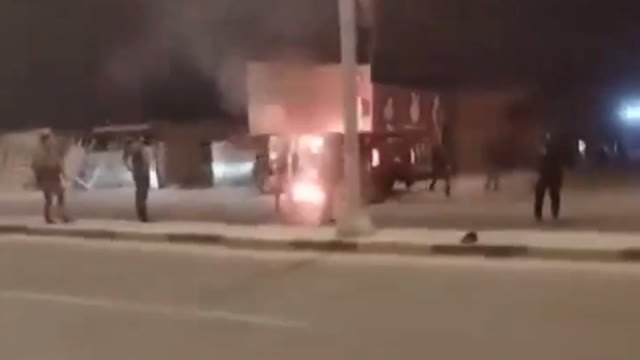 那个倒挂着烧掉的雕像，我看了一下午？