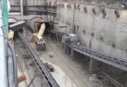 废弃矿井深处的自转石丨那些像呼吸一样的未知孢子