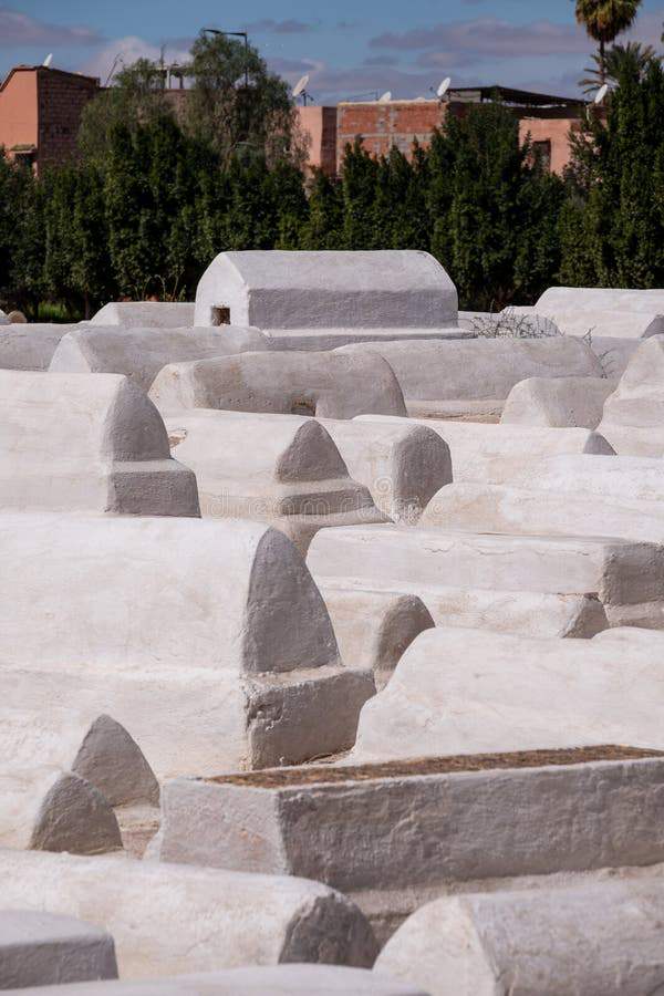 在沙漠深处，我找到了一块没名字的碑！