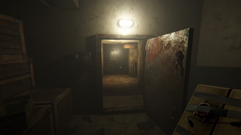 地铁口的时光裂缝：废弃木偶立像的时空紊乱奇遇