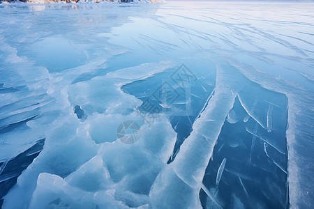 电梯停层的冰封之镜｜湖面碎片的奇幻旅程