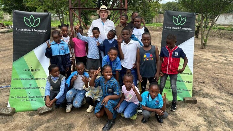 斐济地球学校记录—在那座没有围墙的乌托邦里，我竟然学会了“无所事事”