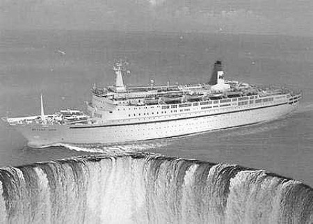 纽约魔鬼三角｜霓虹灯下那些被遗忘的夜晚