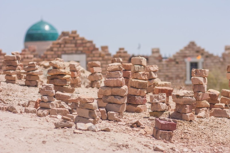 斯芬克斯的废墟守墓丨古老神话的现代回响