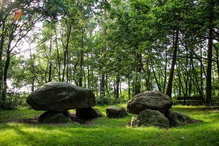 岩石巨人守墓丨永恒的守护与遗忘的传说