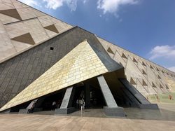 金字塔群金面具绿光—古埃及的神秘之光与未解之谜