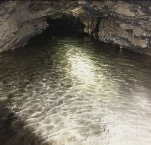 海蚀洞里的秘密丨空间折叠三角符号的奥秘