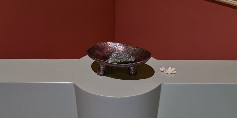 楼梯转角处那个铜盘，让我想起小时候的玩具