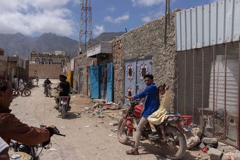 在沙漠里，我找到了一块会“呼吸”的琥珀？