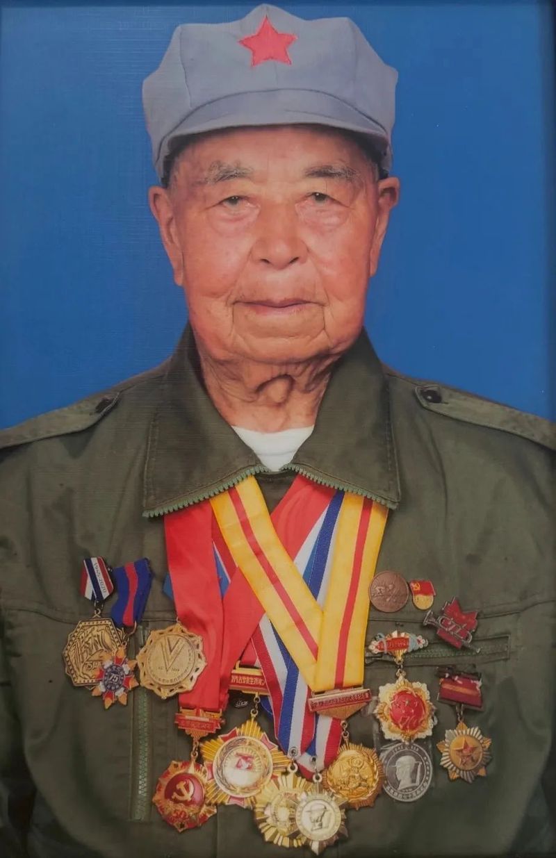 老李的扳手与那场没打完的雨…