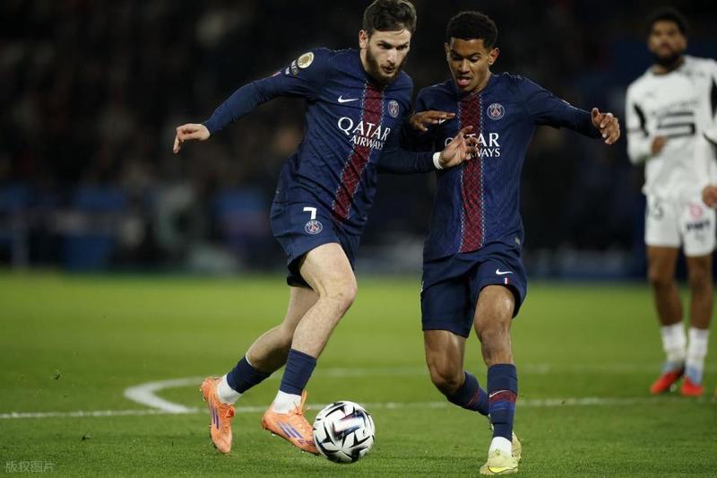 那张在喀尔巴阡山脚下的“海怪”合照，我看了三遍还是不信！