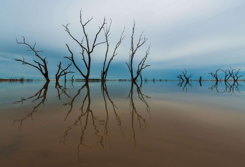 湖心那块碎镜子,照出了我最不敢面对的自己! 湖心那块碎镜子,照出了我最不敢面对的自己!