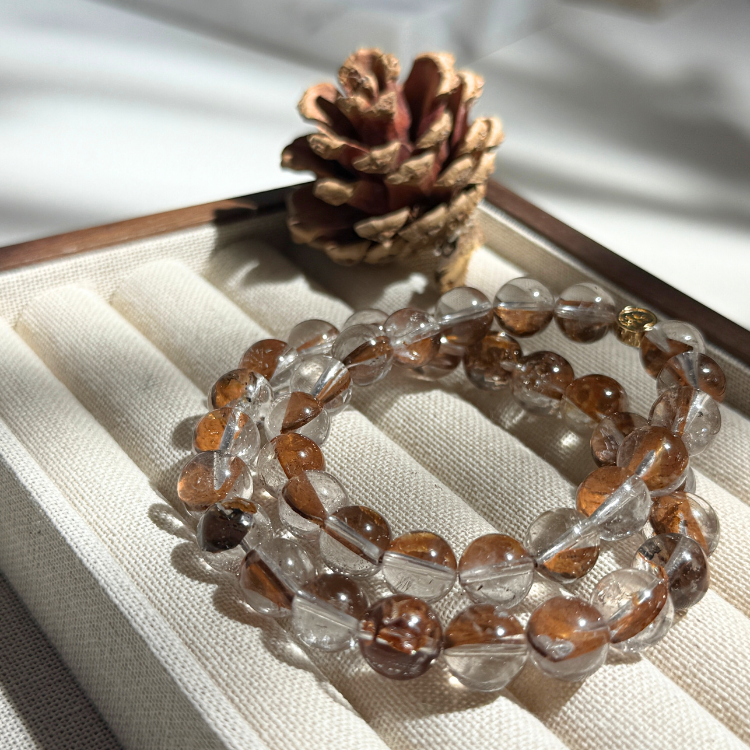 极地冰穹下的神秘·红雾石质头骨之谜