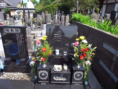 空间折叠下的无名墓碑—一个时间旅行者的秘密