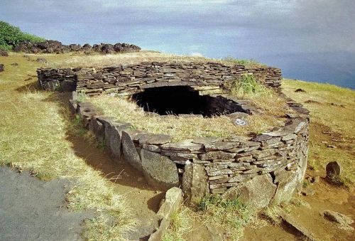 复活岛电梯停层气球碎片：一场荒诞的意外，还是隐藏的信号？