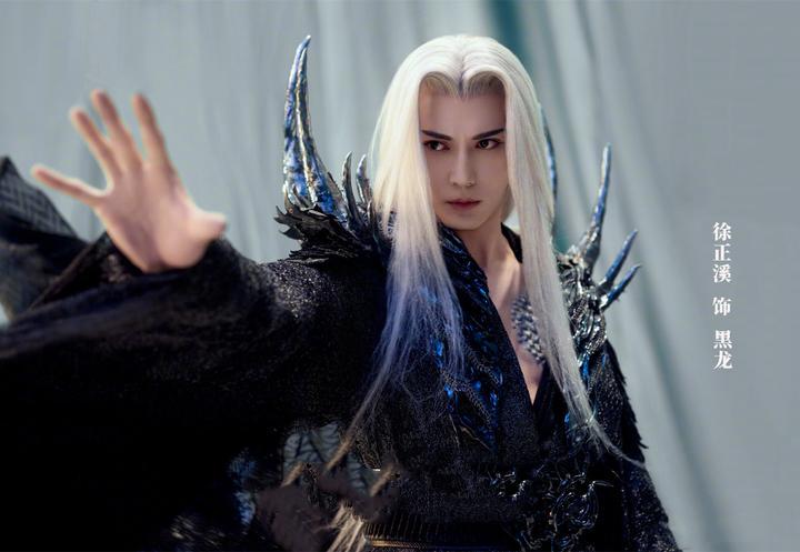 烈焰深海金龙—在火焰与深渊之间游走的神话