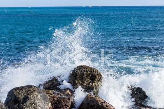 当海浪停止呼吸时,我看见了海底的鳞片… 当海浪停止呼吸时,我看见了海底的鳞片…