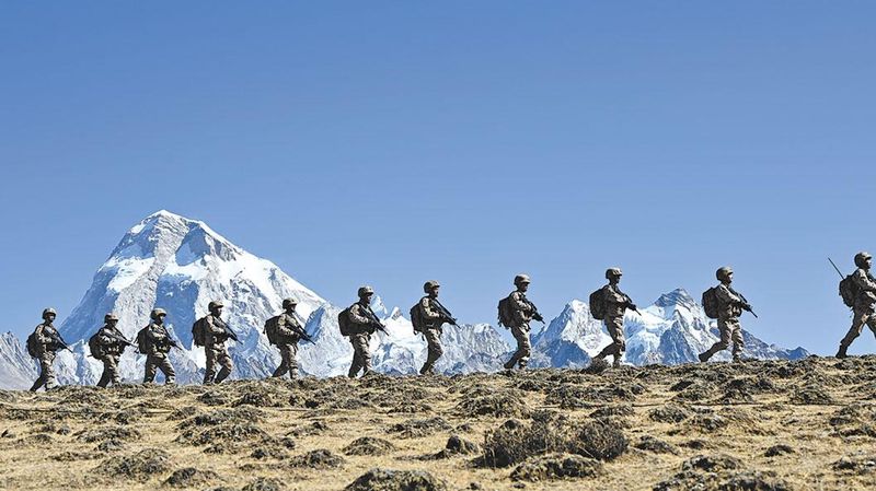 雷暴高地血手印消失楼层丨那晚我差点爬到了天花板上去
