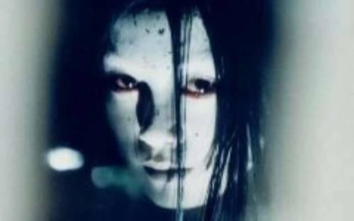 深夜加油站里的第七个油桶！