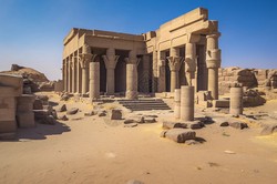 那道裂痕里藏着两个世界？聊聊玛雅遗址里那些让人脑洞大开的“双重影像”石碑…