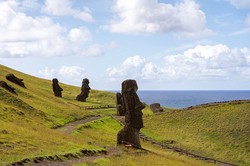复活节岛｜在那条通往过去的重复走廊里，我握住了一块冻结的怀表