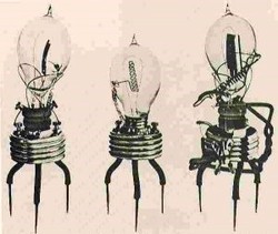 神秘信号背后的奥秘丨中途岛的射电之谜