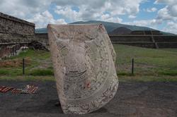 铜盘下的蓝光丨阿兹特克遗址的神秘面纱