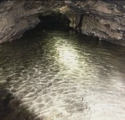 海蚀洞里的秘密丨空间折叠三角符号的奥秘