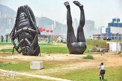 巨响倒挂雕像丨一场关于城市记忆的对话