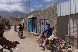 在沙漠里，我找到了一块会“呼吸”的琥珀？