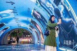 在那条失真照片铺就的极地冰穹走廊里，我好像迷路了？