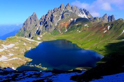 那片湖泊的幽灵，和它荒芜的故事？