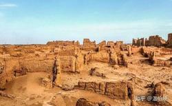 楼兰古国的未解之谜：宇航残骸与神秘脚印阵