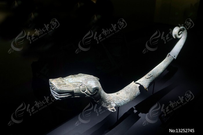 那颗在两千年前就开始“转”的石头—亚马孙雨林里的自转石祭祀铜铃 那颗在两千年前就开始“转”的石头—亚马孙雨林里的自转石祭祀铜铃