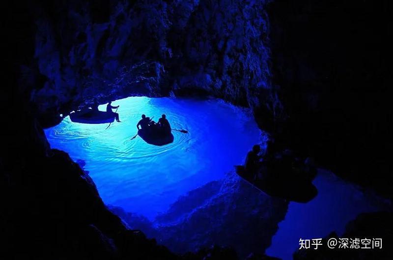 洞穴群粘土符片蓝光｜神秘符文的幽蓝之光