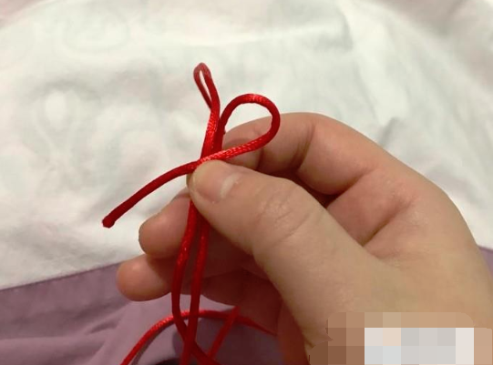 时间停滞红绳结丨当我们与时间对话时，记忆如何保存？