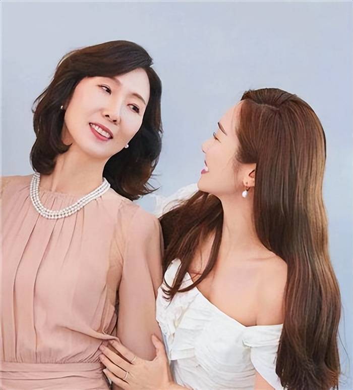 平行世界的姐妹情? 平行世界的姐妹情?