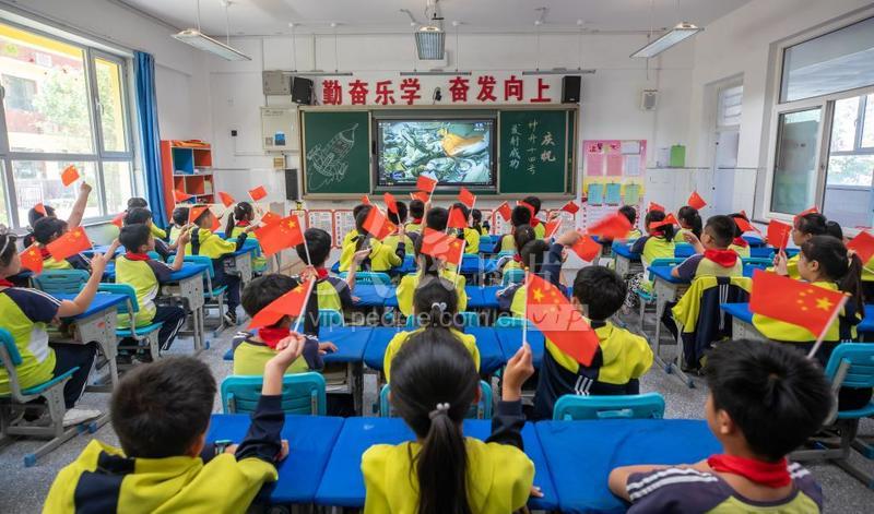 盐湖无风铃声，烧灼指尖的神秘之旅？