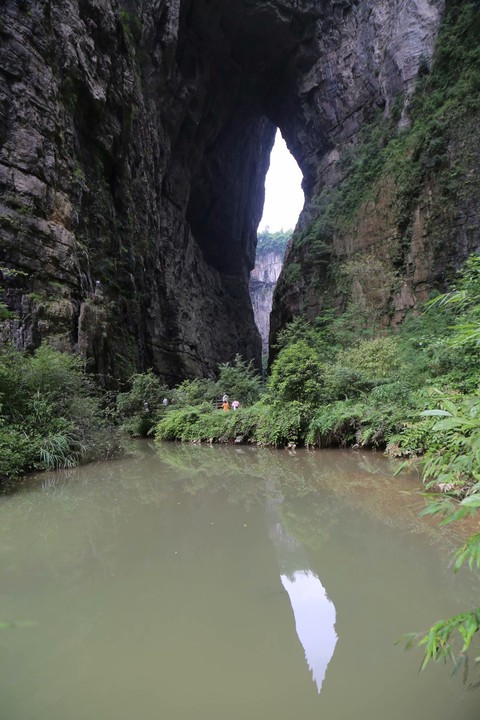 喀斯特天空下,鸟群与石球的秘密交响曲? 喀斯特天空下,鸟群与石球的秘密交响曲?