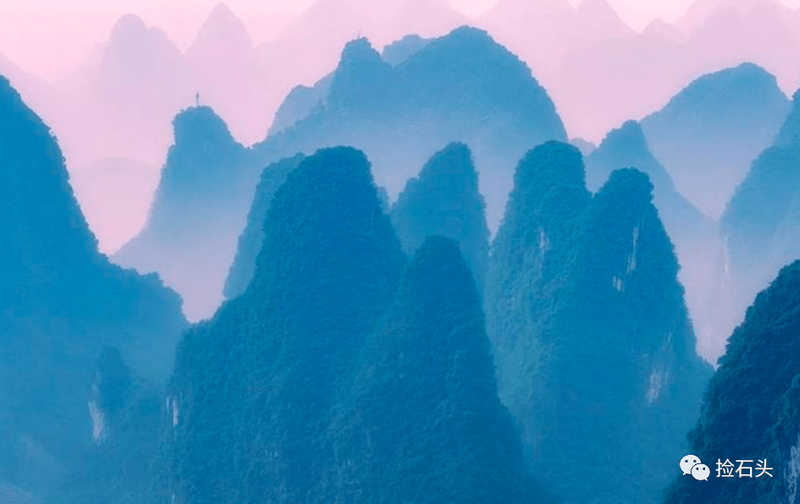 那个漂浮在喀斯特群山间的“透明立方”，把光影玩明白了！