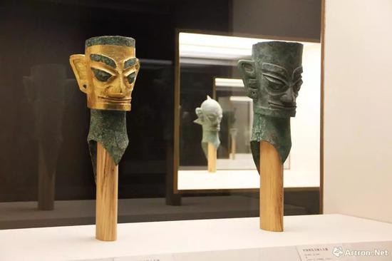 探寻地下河道中的青铜面具与影子人传说…