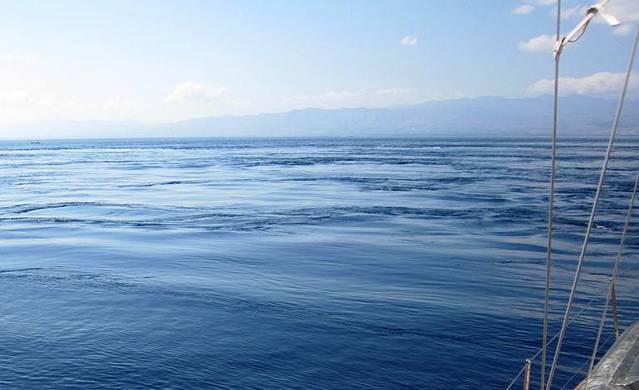 时间的裂缝丨珊瑚塌陷区的无名合照