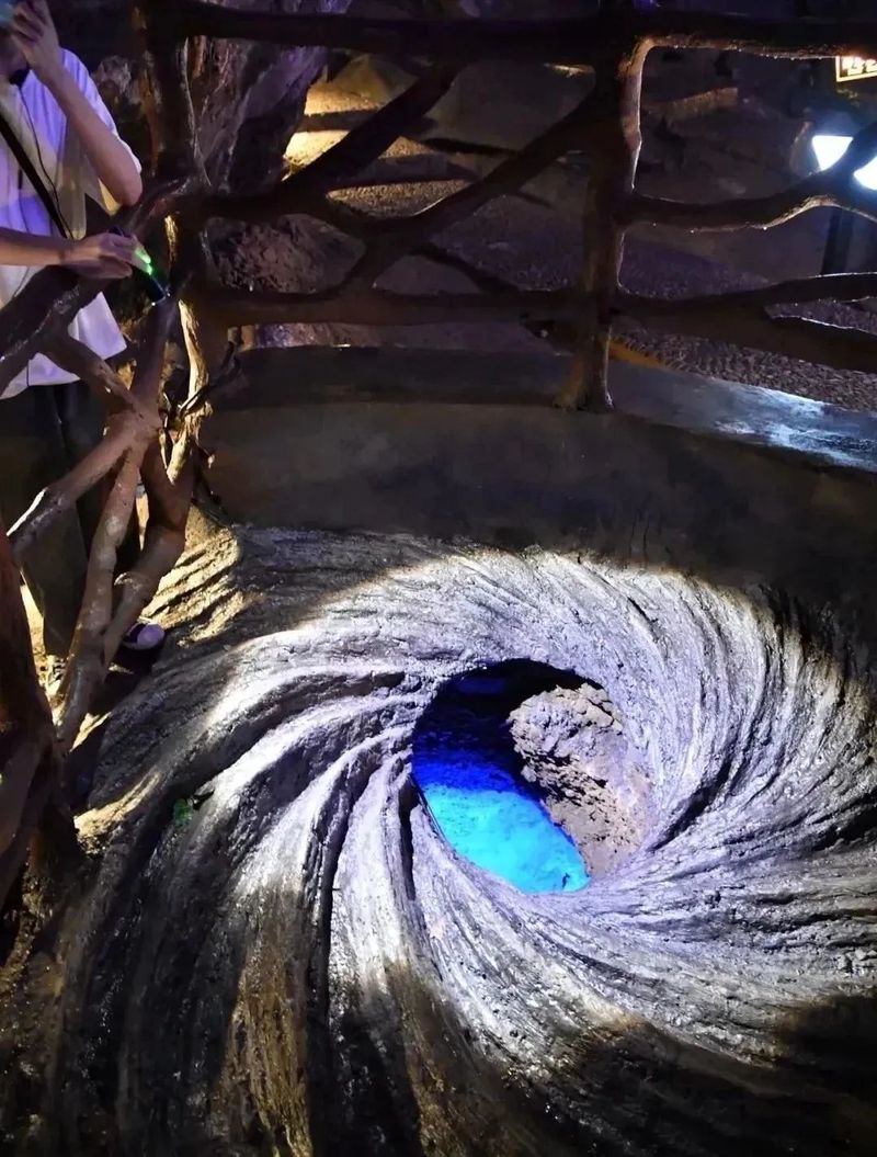 沙漠中的神秘石林与水下钟—自然的未解之谜