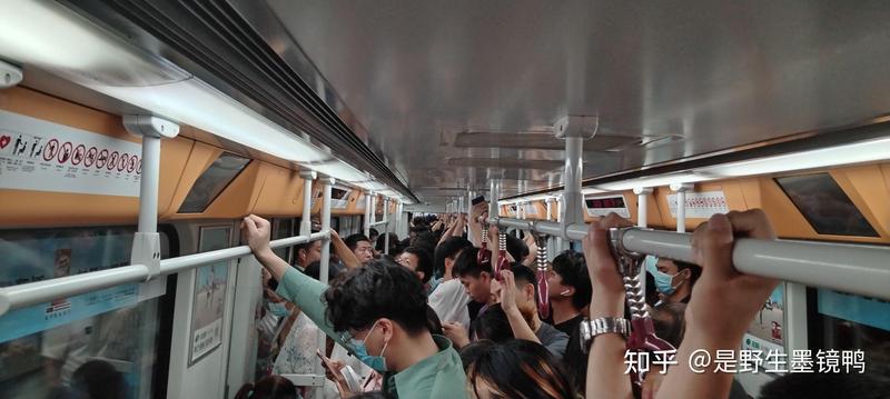 废弃地铁的钟声丨户籍空白里的孤独回响